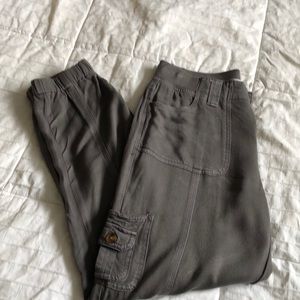 Gray Knox Rose gathered ankle pants